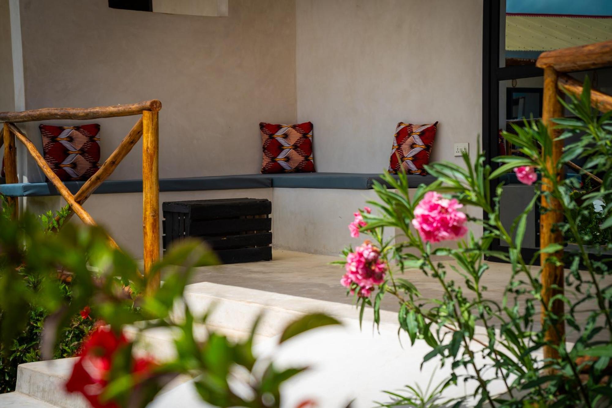 Blooming Zanzibar Hotel Джамбиани Екстериор снимка